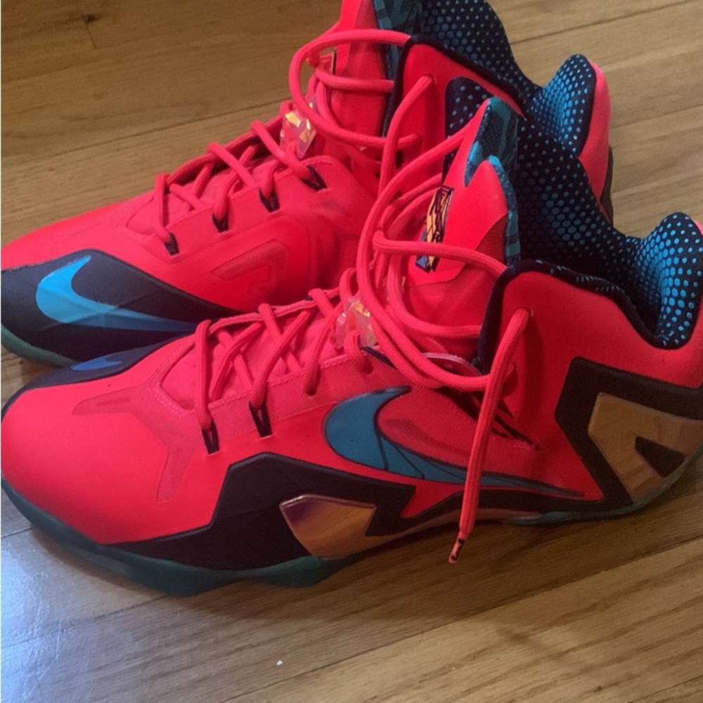 - Nike Lebron James Elite 11